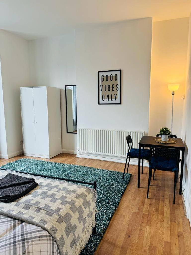 Jubilee Rooms 15 Minutes Central Лондон Экстерьер фото